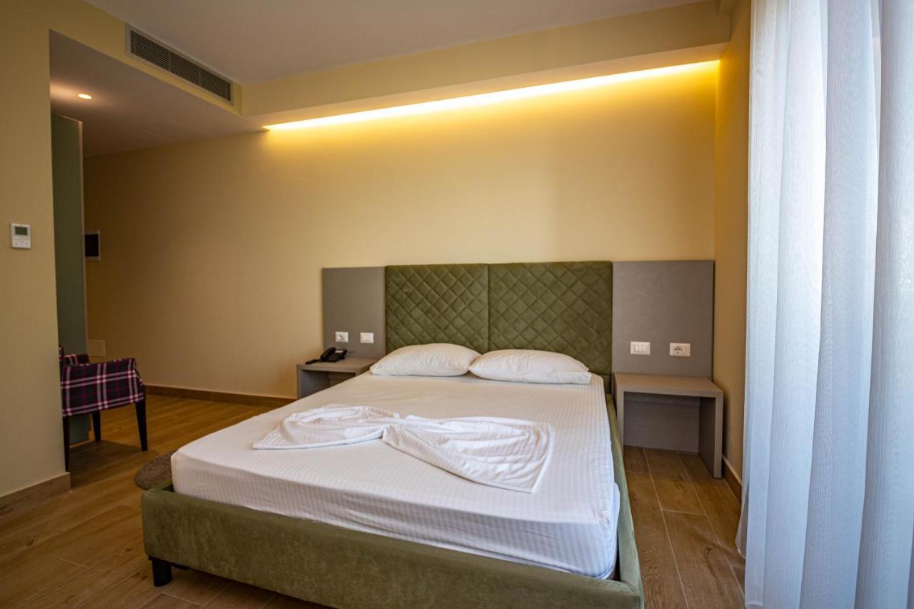 Hotel Bella Vista Shkallnur ภายนอก รูปภาพ